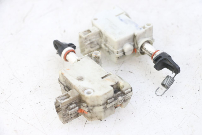 photo de MOTOR APERTURA BAÚL PIAGGIO MP3 LT 300 (2010 - 2016) - Vista general del producto