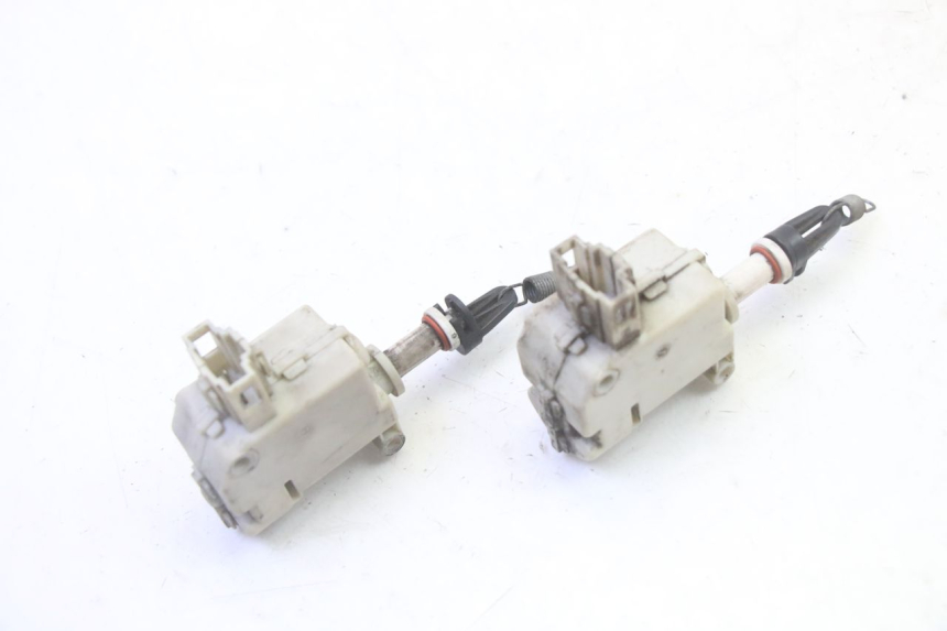 photo de MOTOR APERTURA BAÚL PIAGGIO MP3 LT 300 (2010 - 2016) - Detalle de la pieza