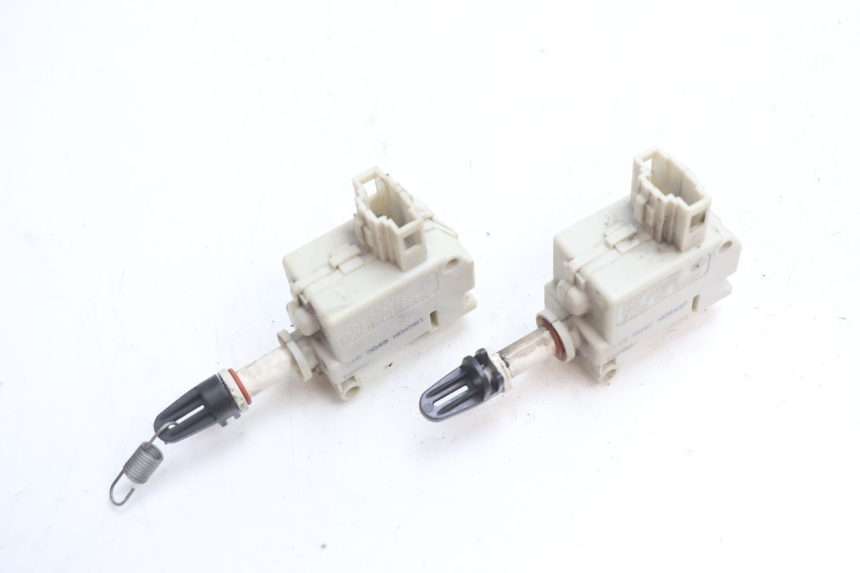 photo de MOTOR APERTURA BAÚL PIAGGIO MP3 LT 300 (2010 - 2016) - Detalle de la pieza