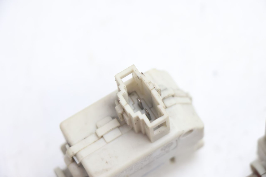 photo de MOTOR APERTURA BAÚL PIAGGIO MP3 LT 300 (2010 - 2016) - Otra perspectiva