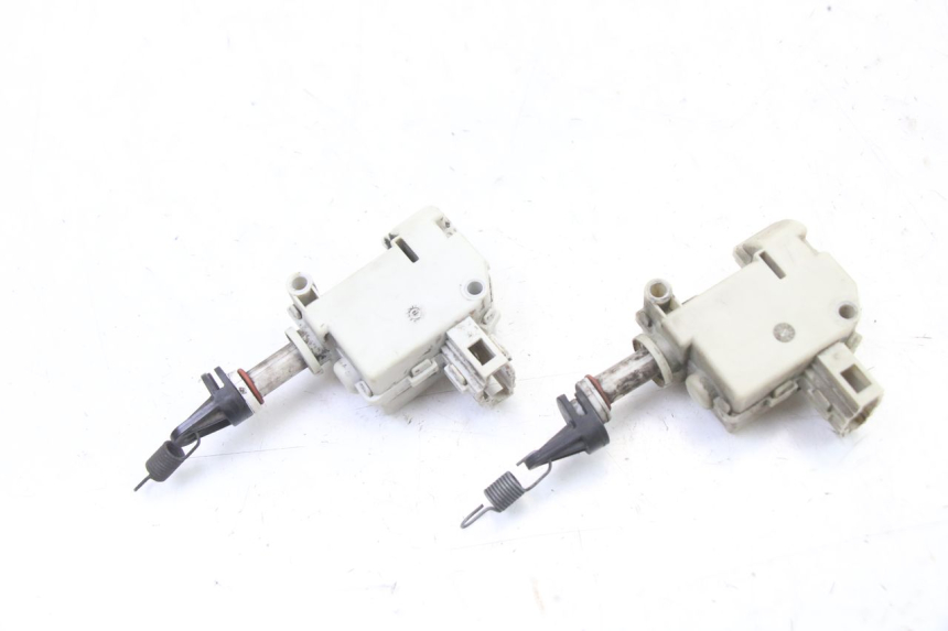 photo de CIERRE ASIENTO MOTOR PIAGGIO MP3 500 (2011 - 2015) - Otra perspectiva