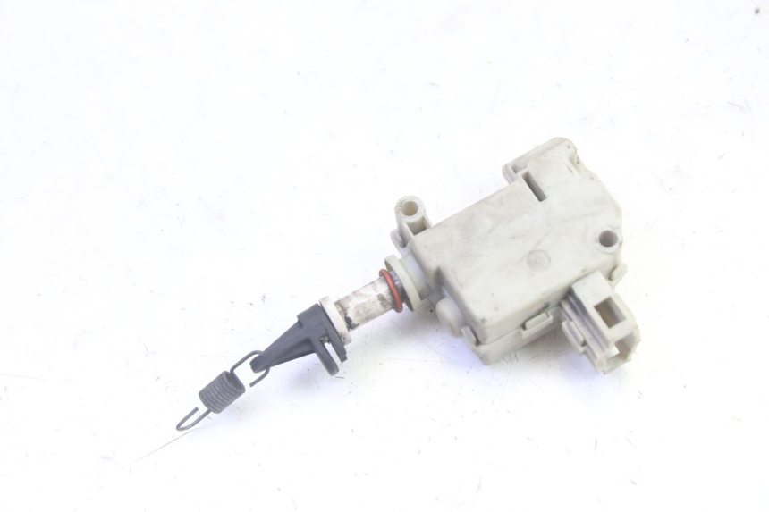 photo de CIERRE ASIENTO MOTOR PIAGGIO MP3 RL 250 (2006 - 2010) - Primer plano técnico