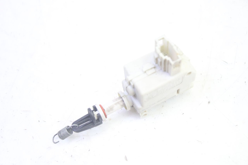 photo de CIERRE ASIENTO MOTOR PIAGGIO MP3 500 (2016 - 2018) - Zoom estado de uso