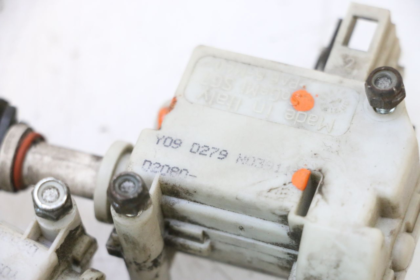 photo de CIERRE ASIENTO MOTOR PIAGGIO MP3 RL 250 (2006 - 2010) - Otra perspectiva
