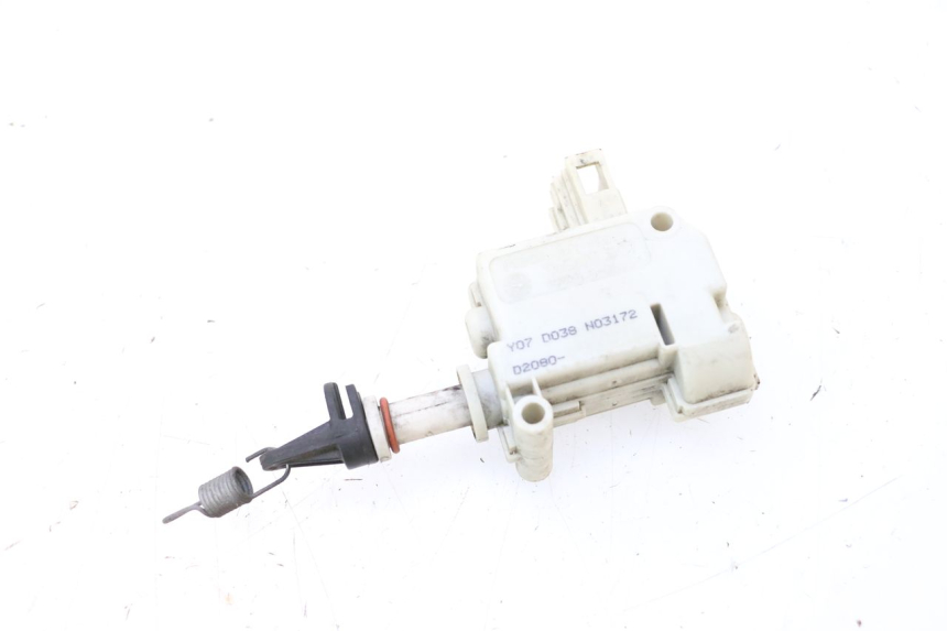 photo de MOTOR APERTURA BAÚL PIAGGIO MP3 125 (2006 - 2014) - Vista principal