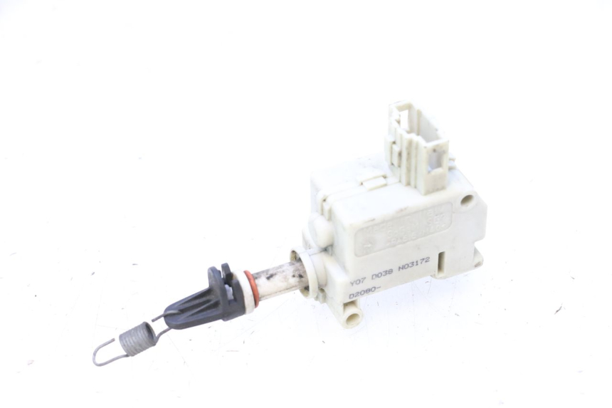 photo de MOTOR APERTURA BAÚL PIAGGIO MP3 125 (2006 - 2014) - Detalle de la pieza
