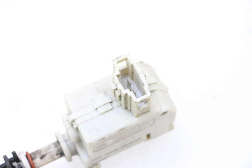 photo de MOTOR APERTURA BAÚL PIAGGIO MP3 125 (2006 - 2014) - Zoom estado de uso