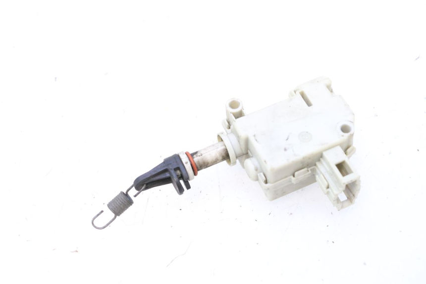 photo de MOTOR APERTURA BAÚL PIAGGIO MP3 125 (2006 - 2014) - Otra perspectiva