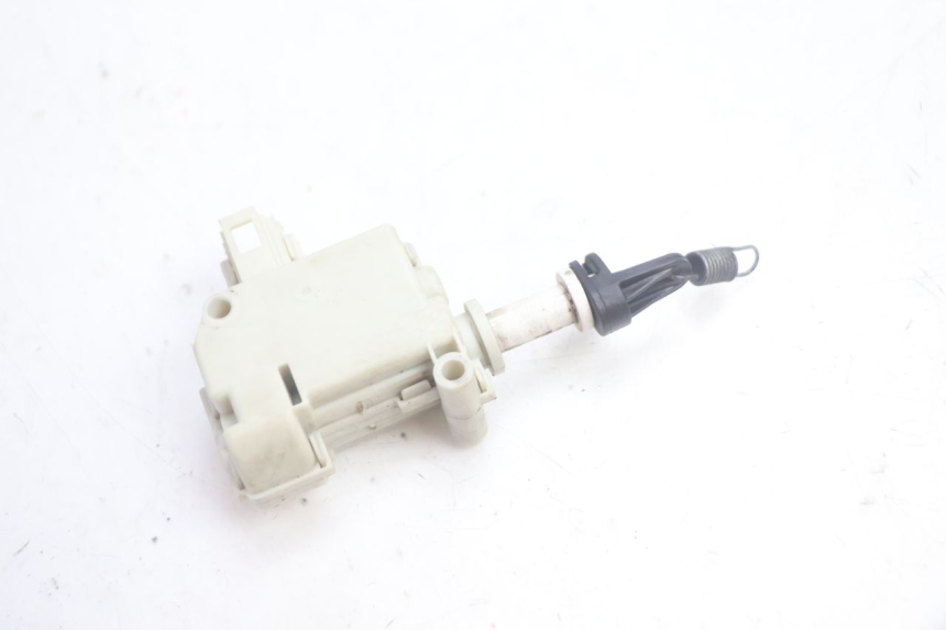 photo de CIERRE ASIENTO MOTOR PIAGGIO MP3 500 (2016 - 2018) - Detalle de la pieza