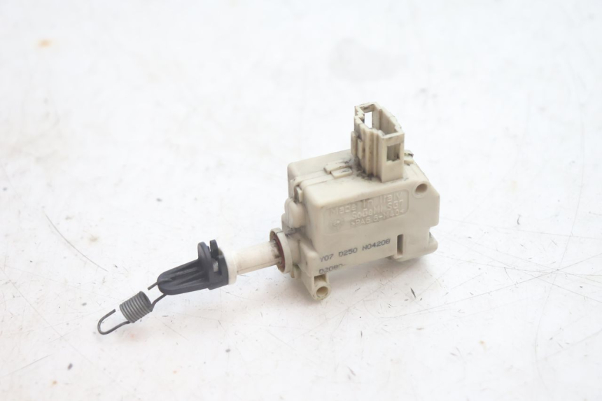 photo de MOTOR APERTURA BAÚL PIAGGIO MP3 125 (2006 - 2014) - Vista principal