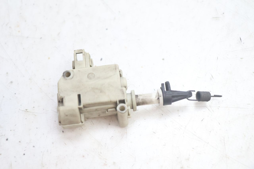 photo de MOTOR APERTURA BAÚL PIAGGIO MP3 125 (2006 - 2014) - Zoom estado de uso