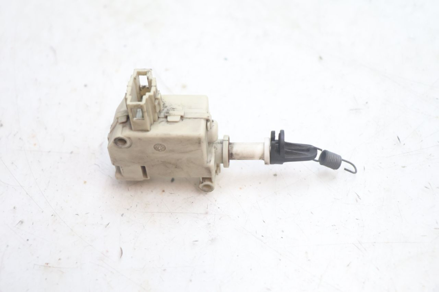 photo de MOTOR APERTURA BAÚL PIAGGIO MP3 125 (2006 - 2014) - Otra perspectiva