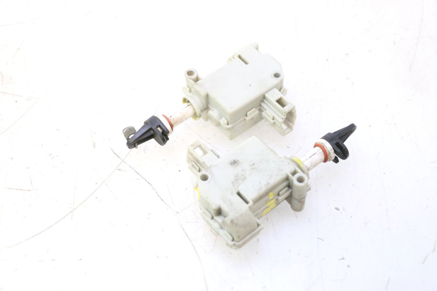 photo de CIERRE ASIENTO MOTOR PIAGGIO MP3 500 (2011 - 2015) - Vista principal