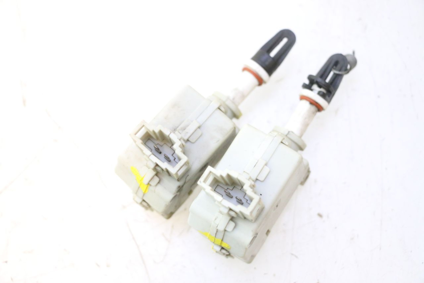 photo de CIERRE ASIENTO MOTOR PIAGGIO MP3 500 (2011 - 2015) - Primer plano técnico
