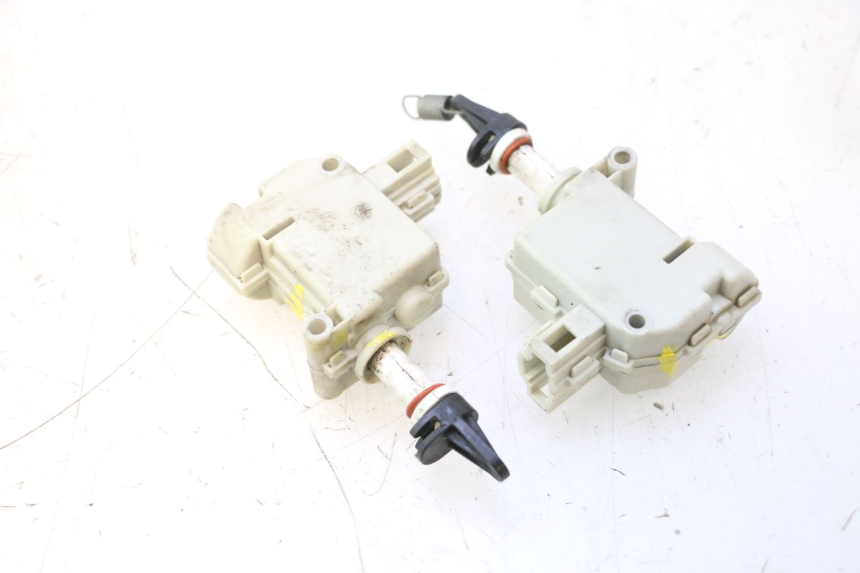 photo de CIERRE ASIENTO MOTOR PIAGGIO MP3 500 (2011 - 2015) - Vista general del producto