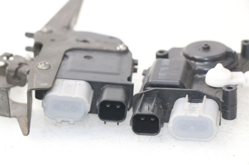 photo de CIERRE ASIENTO MOTOR HONDA NSS EX FORZA 250 (2005 - 2013) - Detalle de la pieza