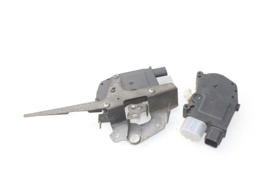 photo de CIERRE ASIENTO MOTOR HONDA NSS EX FORZA 250 (2005 - 2013) - Zoom estado de uso