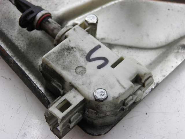 photo de CIERRE ASIENTO MOTOR PIAGGIO MP3 RL 125 (2006 - 2014) - Otra perspectiva