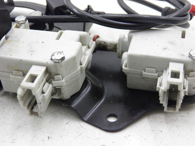 photo de CIERRE ASIENTO MOTOR PIAGGIO XEVO - X EVO 125 (2010 - 2015) - Otra perspectiva