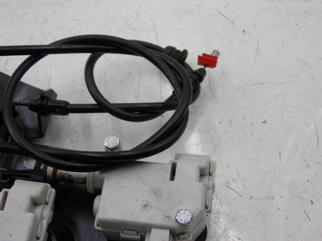 photo de CIERRE ASIENTO MOTOR PIAGGIO XEVO - X EVO 125 (2010 - 2015) - Primer plano técnico