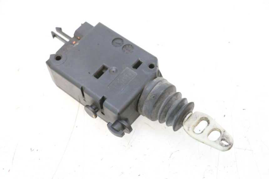 photo de MOTOR APERTURA BAÚL PEUGEOT SATELIS COMPRESSOR K15 125 (2006 - 2009) - Primer plano técnico