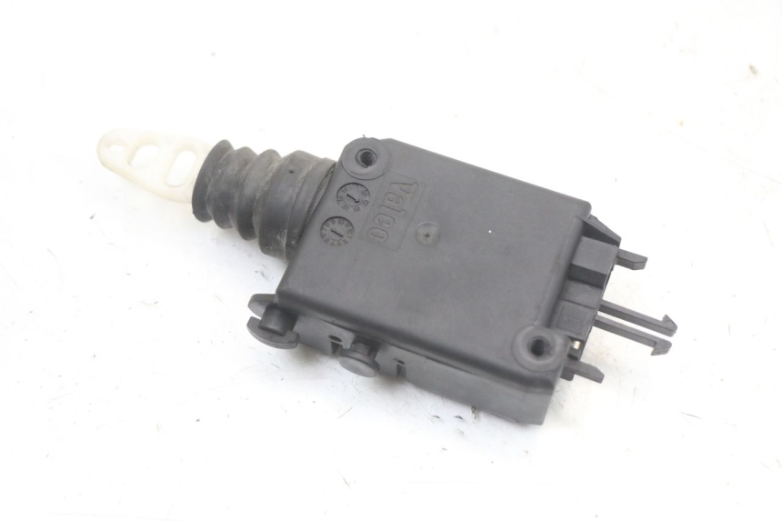 photo de MOTOR APERTURA BAÚL PEUGEOT SATELIS 125 (2010 - 2012) - Vista principal