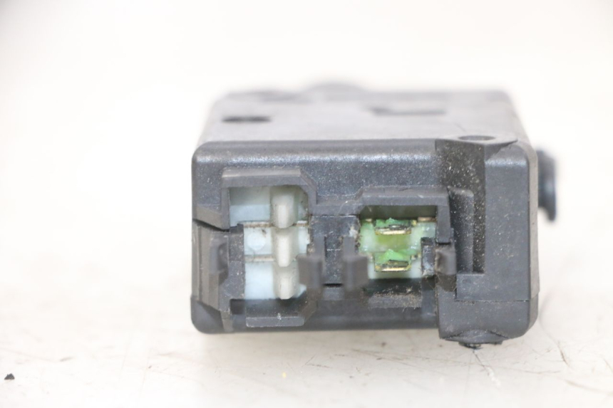 photo de CIERRE ASIENTO MOTOR PEUGEOT SATELIS 125 (2013 - 2018) - Otra perspectiva