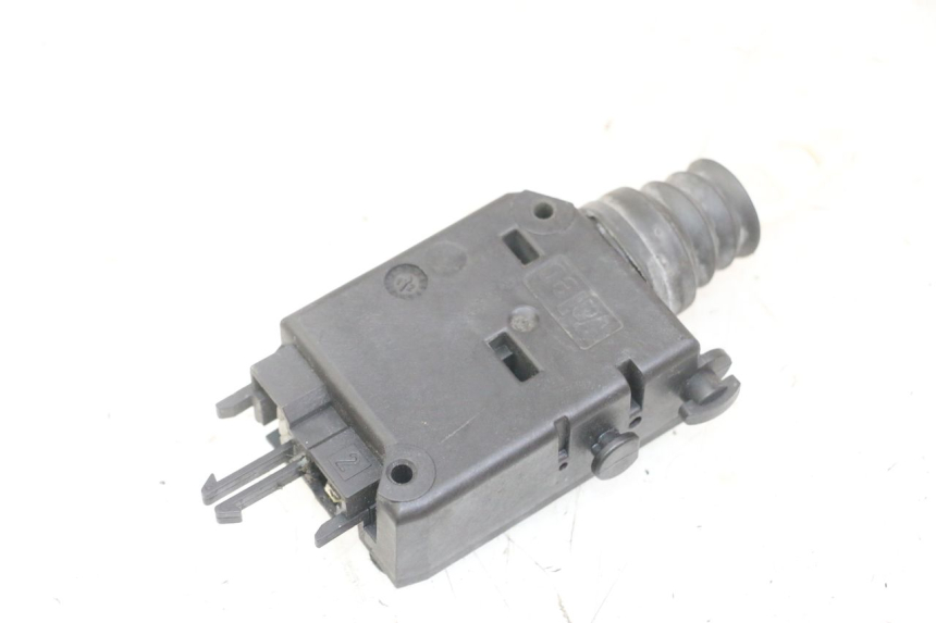 photo de CIERRE ASIENTO MOTOR PEUGEOT SATELIS 125 (2013 - 2018) - Primer plano técnico