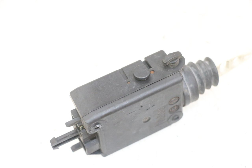 photo de CIERRE ASIENTO MOTOR PEUGEOT SATELIS 125 (2013 - 2018) - Vista general del producto