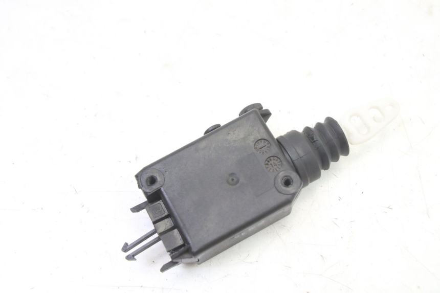 photo de CIERRE ASIENTO MOTOR PEUGEOT SATELIS 125 (2013 - 2018) - Detalle de la pieza