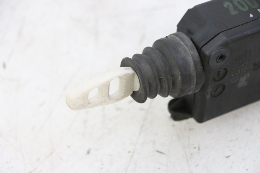 photo de MOTOR APERTURA BAÚL PEUGEOT SATELIS 125 (2006 - 2009) - Otra perspectiva