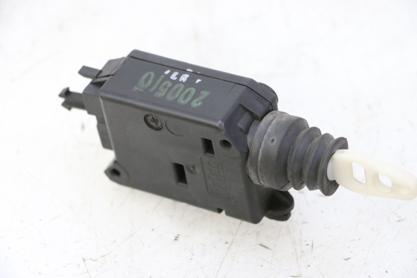 photo de MOTOR APERTURA BAÚL PEUGEOT SATELIS 125 (2006 - 2009) - Primer plano técnico