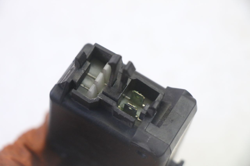 photo de CIERRE ASIENTO MOTOR PEUGEOT SATELIS 125 (2013 - 2018) - Primer plano técnico