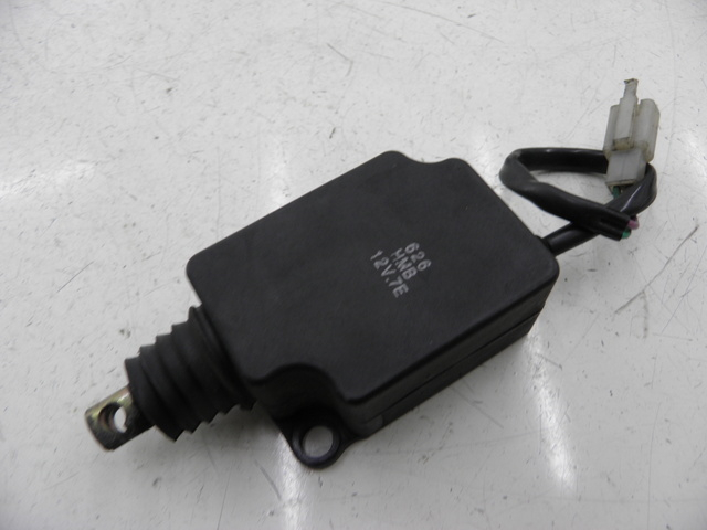 photo de CIERRE ASIENTO MOTOR SYM GTS 125 (2005 - 2008) - Zoom estado de uso