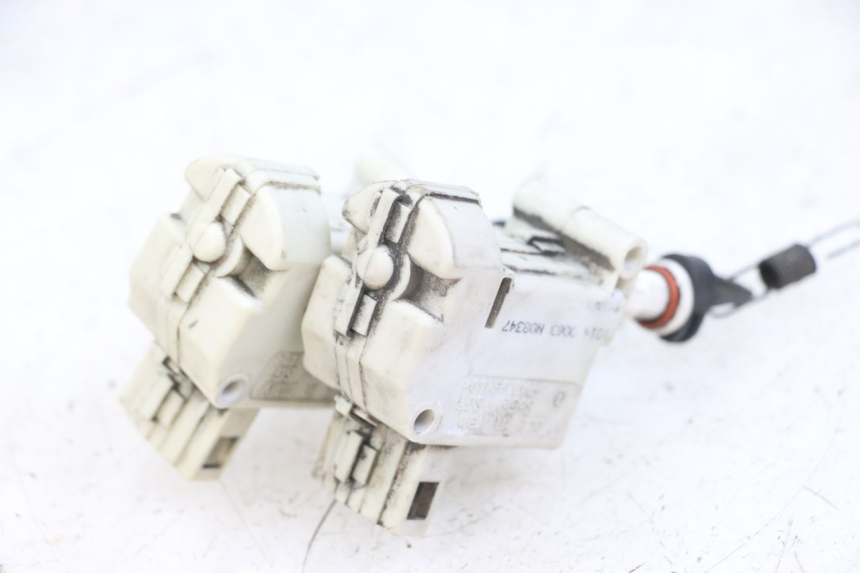 photo de MOTOR APERTURA BAÚL PIAGGIO X10 125 (2012 - 2017) - Detalle de la pieza