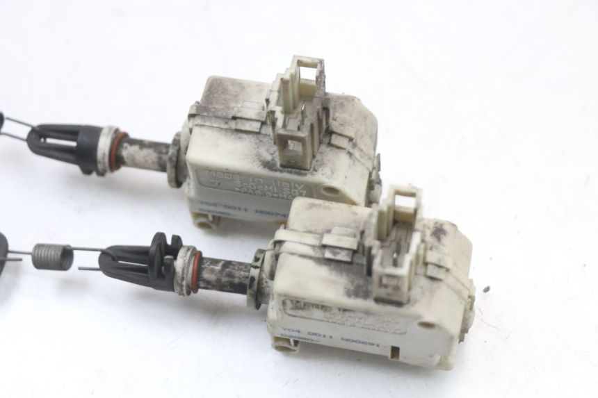 photo de CIERRE ASIENTO MOTOR PIAGGIO X8 125 (2004 - 2007) - Otra perspectiva