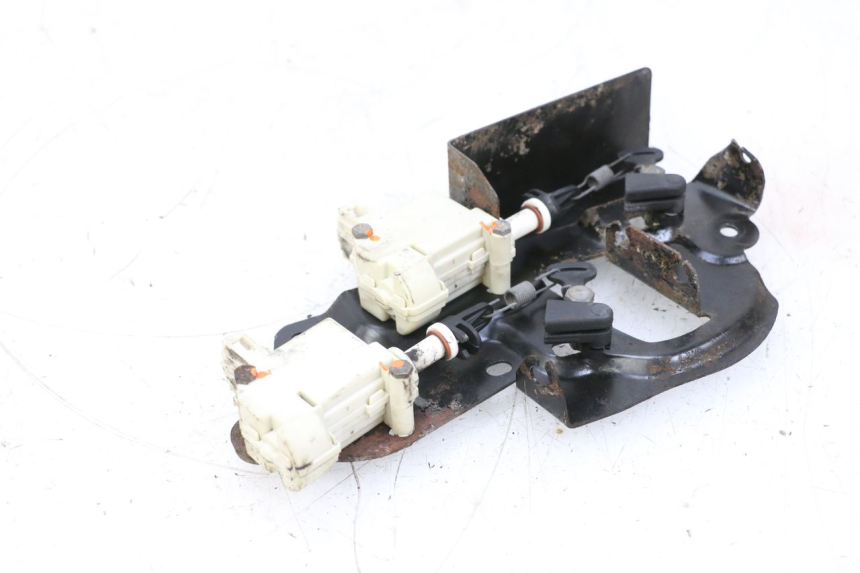 photo de CIERRE ASIENTO MOTOR PIAGGIO X8 125 (2004 - 2007) - Primer plano técnico