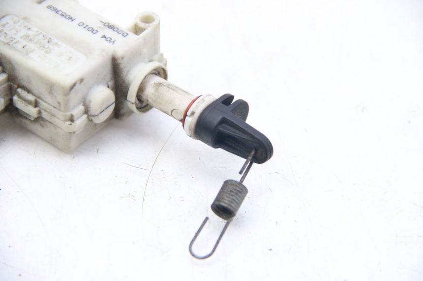 photo de MOTOR APERTURA BAÚL PIAGGIO X9 EVOLUTION 125 (2003 - 2007) - Otra perspectiva