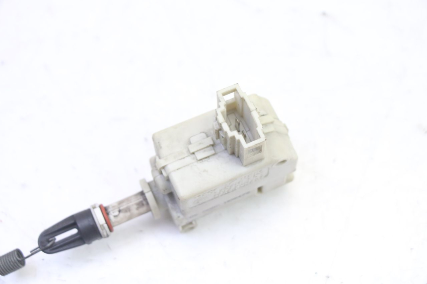 photo de MOTOR APERTURA BAÚL PIAGGIO X9 EVOLUTION 125 (2003 - 2007) - Detalle de la pieza