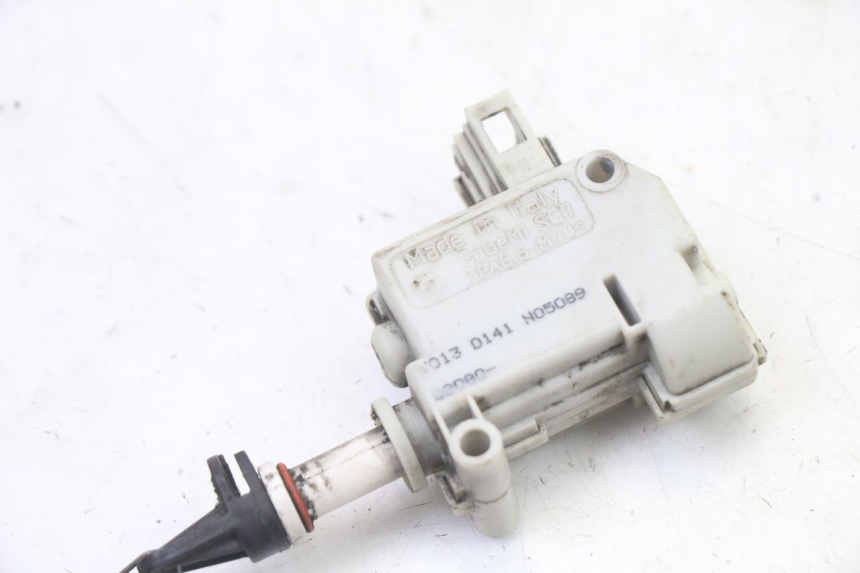 photo de CIERRE ASIENTO MOTOR PIAGGIO XEVO - X EVO 125 (2007 - 2017) - Detalle de la pieza