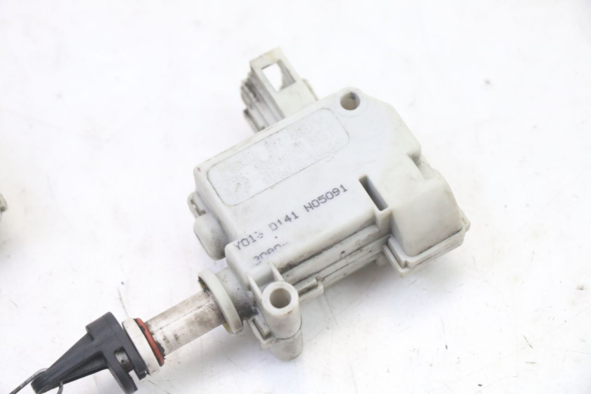 photo de CIERRE ASIENTO MOTOR PIAGGIO XEVO - X EVO 125 (2007 - 2017) - Zoom estado de uso