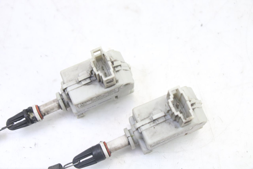 photo de CIERRE ASIENTO MOTOR PIAGGIO XEVO - X EVO 125 (2007 - 2017) - Primer plano técnico