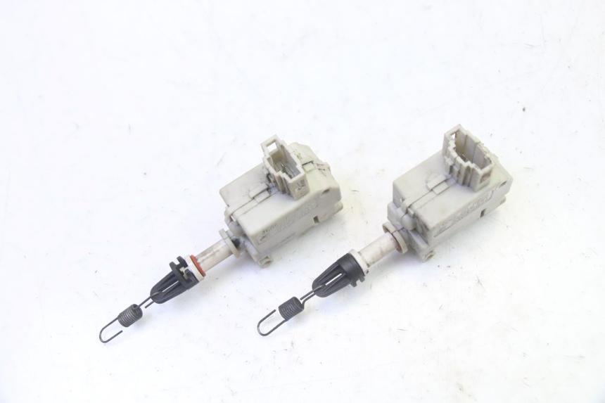 photo de CIERRE ASIENTO MOTOR PIAGGIO XEVO - X EVO 125 (2007 - 2017) - Detalle de la pieza