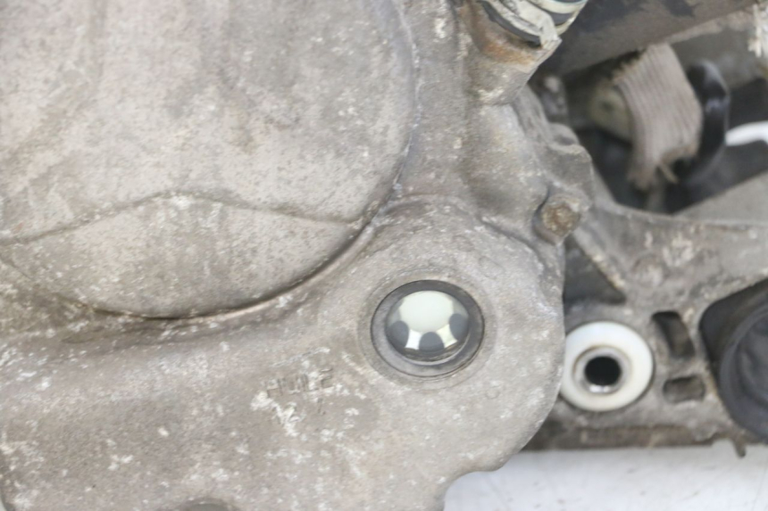 photo de MOTOR PEUGEOT ELYSTAR 125 (2002 - 2007) - Enfoque en la estructura