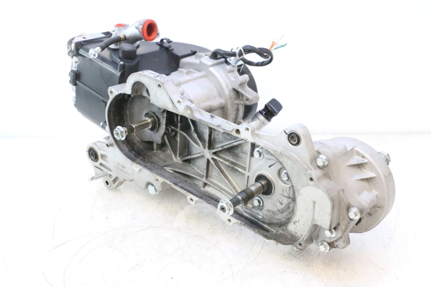 photo de MOTOR JM MOTORS R-MAX TECH 50 (2024 - 2026) - Estado de la superficie y material
