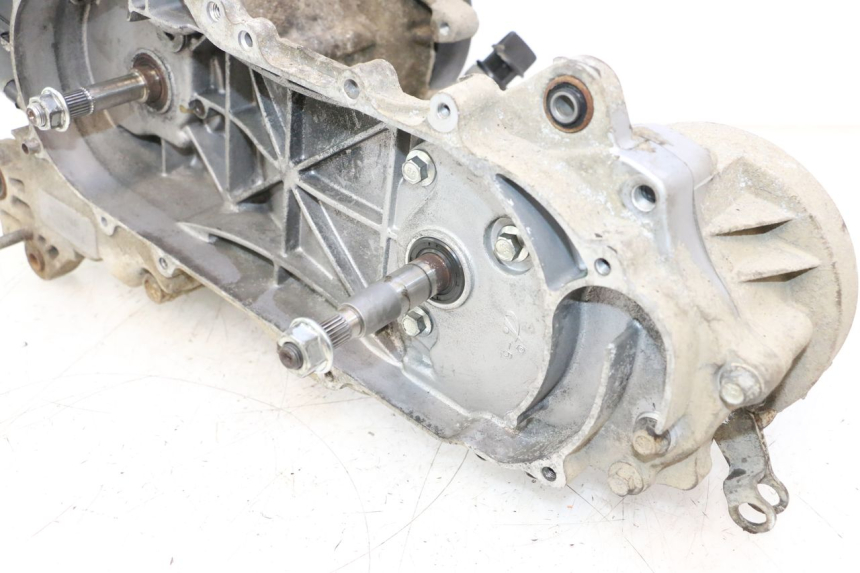 photo de MOTOR YIYING RETRO 50 (2008 - 2017) - Enfoque en la estructura