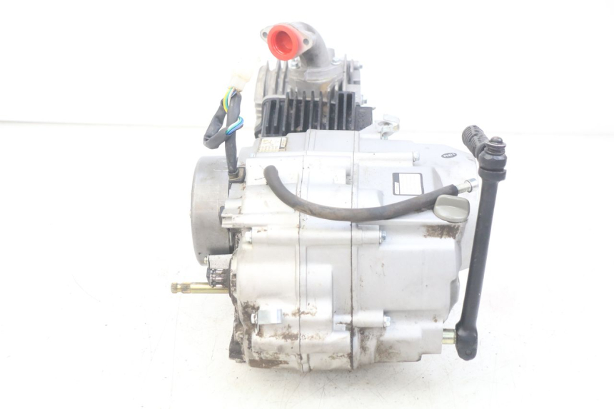 photo de MOTOR APOLLO RFZ 125 - Otra perspectiva