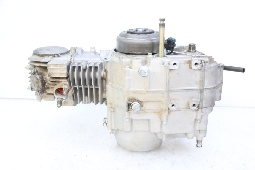 photo de MOTOR APOLLO RFZ 125 - Primer plano técnico