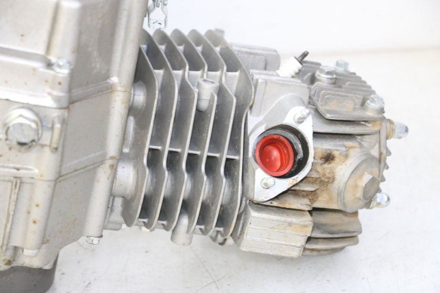 photo de MOTOR APOLLO RFZ 125 - Otra perspectiva