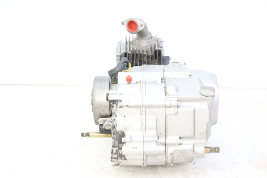 photo de MOTOR APOLLO RFZ 125 - Primer plano de alta resolución